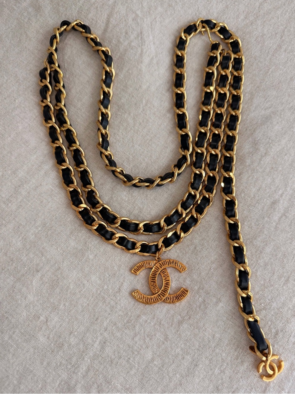 🖤CHANEL Black and Gold Leather-Interwoven Chain Belt with CC Motifs💛 - Picture 12 of 14
